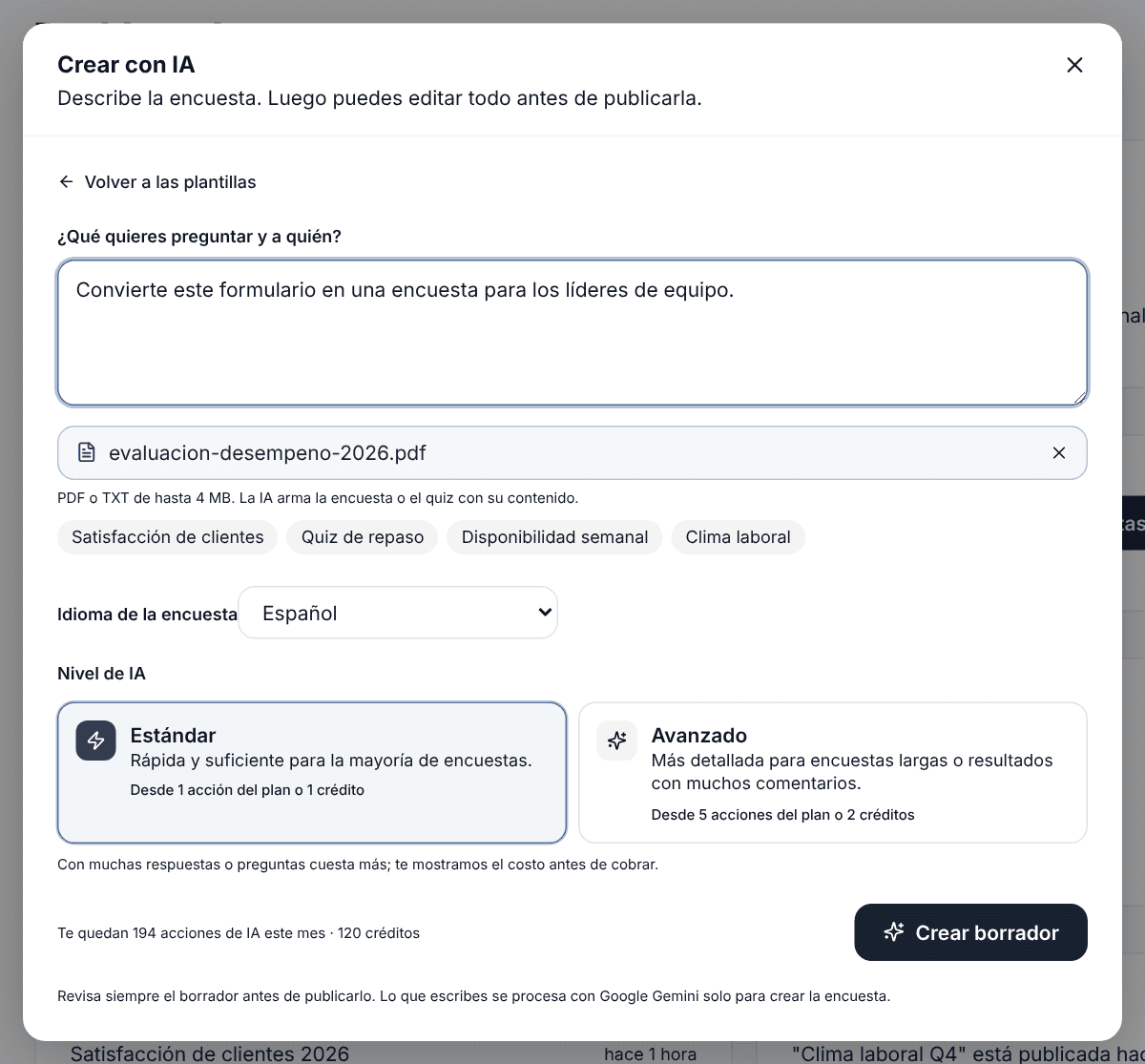 Ventana Crear con IA con un PDF adjunto y una instrucción para convertirlo en encuesta